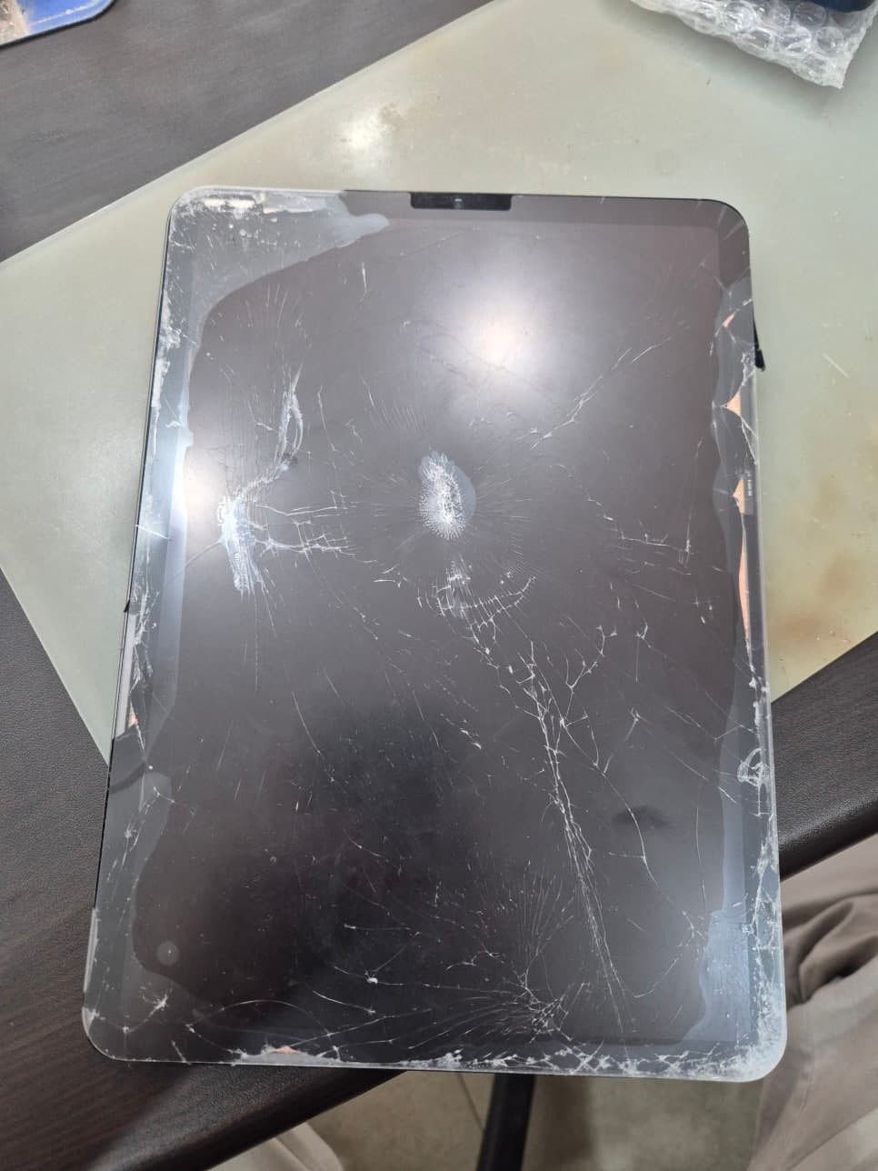 iPad Air 5세대 액정 교체 수리 사진